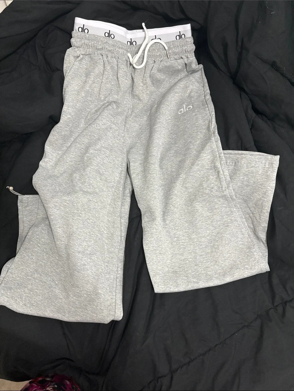 ALO Yoga Women's Light Gray Track Pants Joggers
